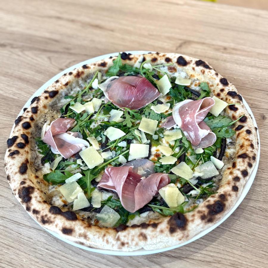 Pizza Parma AMO Pizza, jambon cru de Parme AOP et roquette