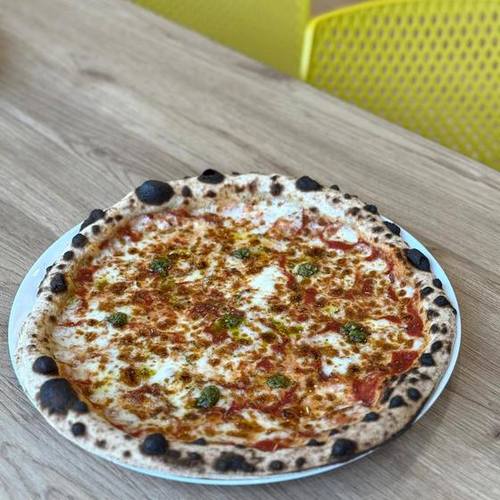Pizza Margherita — AMO Pizza Buellas